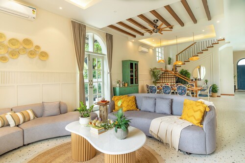 Esh Cottages Birch | Hillside 4-BHK Hideaway With Lush Garden, Common Pool, & Gaming Zone