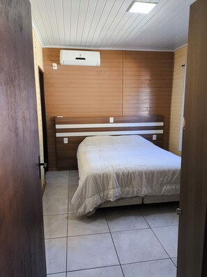 3 bedrooms, iron/ironing board, Internet, bed sheets