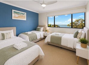 4 bedrooms, iron/ironing board, free WiFi, bed sheets - Waterfront Escape with Sunset Views & Kayaks (Dawesville)