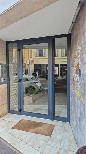 Exterior detail - Appart lumineux climatisé au dernier étage – parfait pour 4 pers (Roquebrune-Cap-Martin)