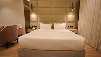 Egyptian cotton sheets, premium bedding, pillowtop beds, free WiFi