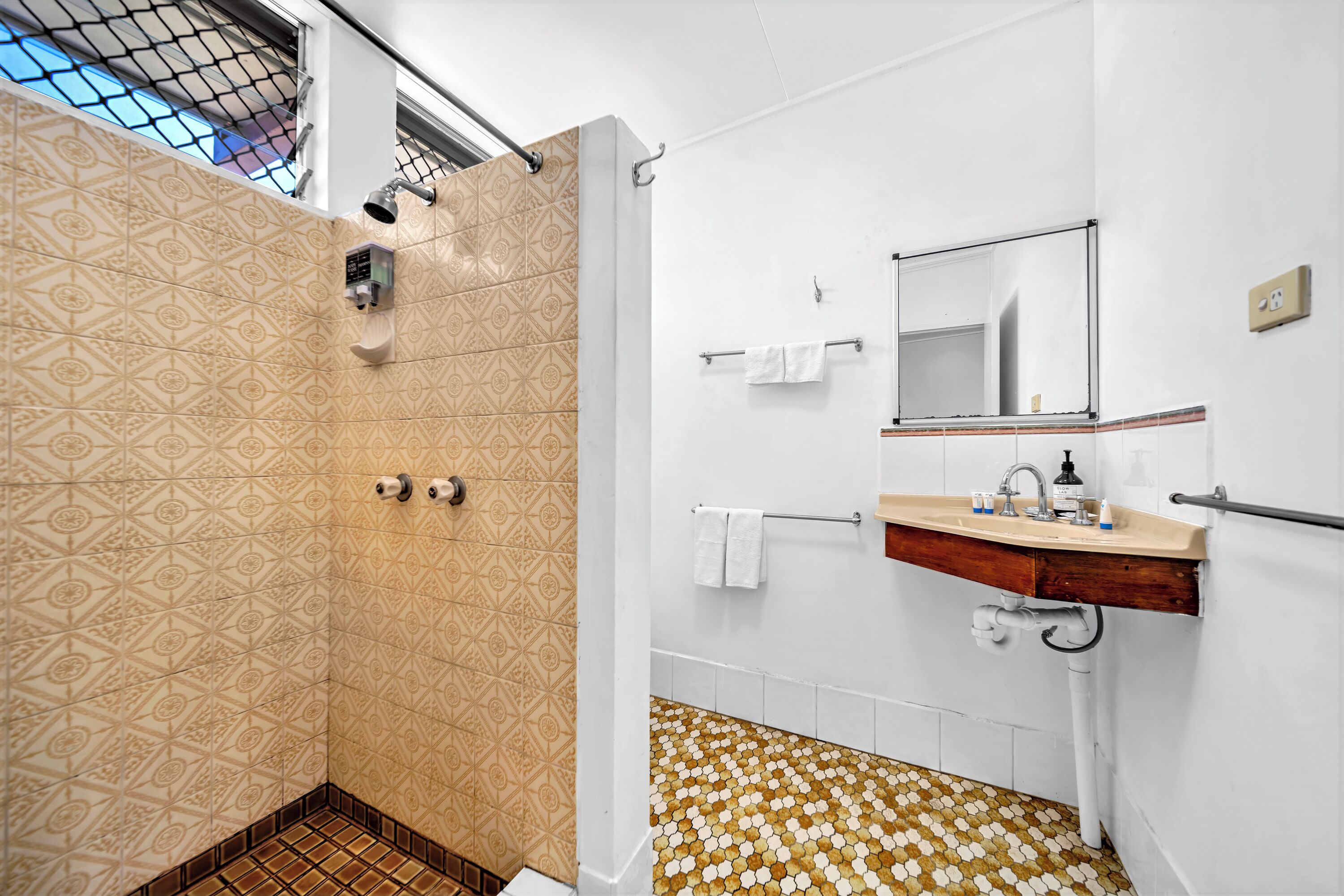Family Room | Bathroom | Shower, free toiletries, towels, soap
