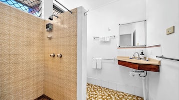 Family Room | Bathroom | Shower, free toiletries, towels, soap