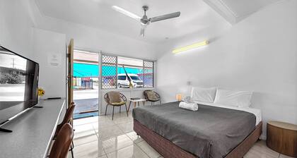 Pearly Shell Motel