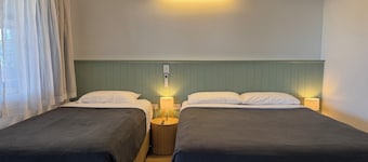 Pearly Shell Motel