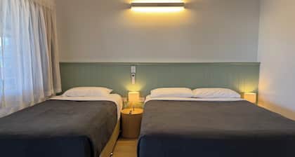 Pearly Shell Motel