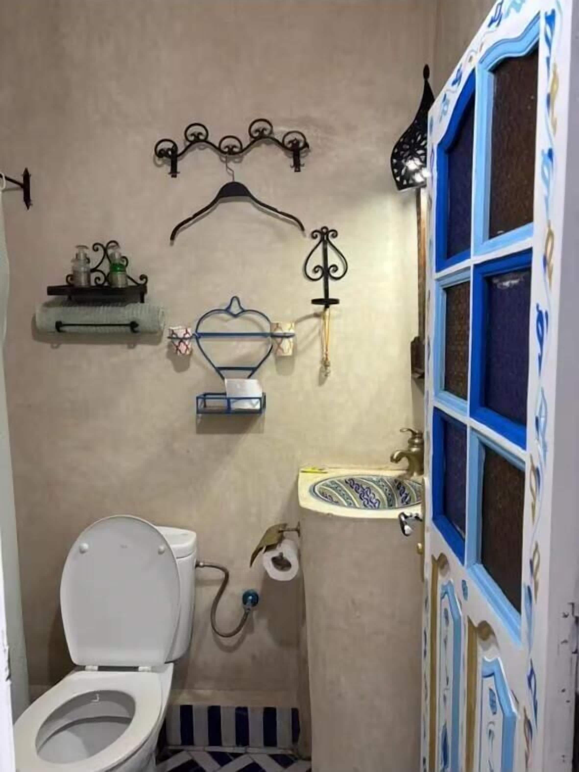 Deluxe dubbelrum - utsikt mot staden | Badrum