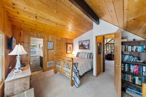 3 bedrooms, desk, free WiFi, bed sheets