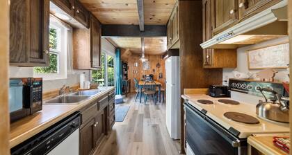 Family-Friendly Comfort at "A Frame Cottage" w/ AC & SPA