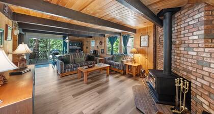 Family-Friendly Comfort at "A Frame Cottage" w/ AC