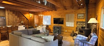 Cabin in the Woods "Sky Rock Lodge" with Hot Tub, walk to town with a/c units