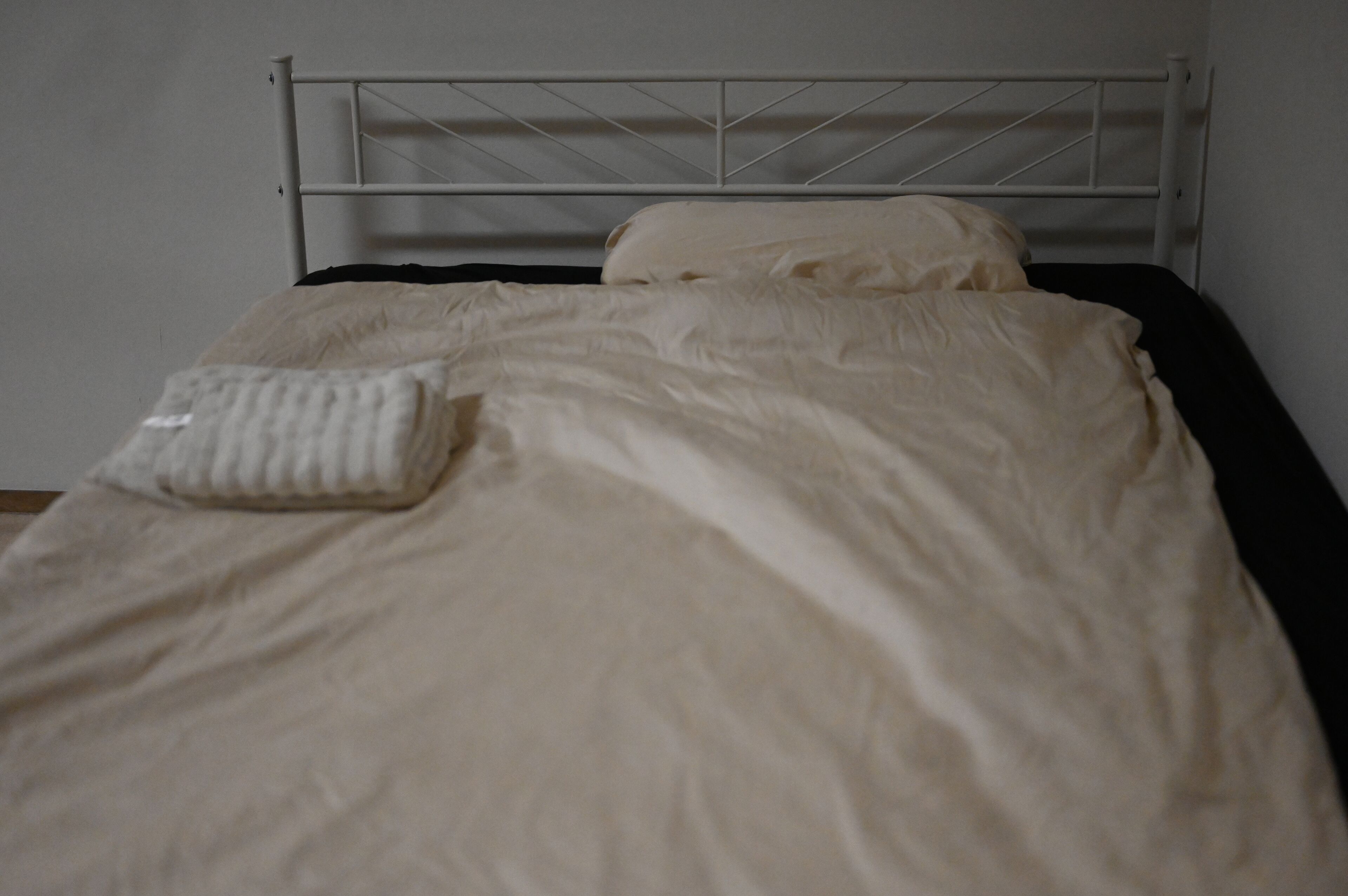 1 chambre, fer et planche à repasser, draps fournis