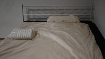 1 chambre, fer et planche Ă repasser, draps fournis