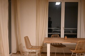 Dining - Peaceful Kahlenberg Apartment with Danube View - Just 15 Min from City Center (Wien)