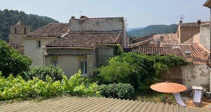 Maison pour 4 personnes en plein coeur du village de Barjols
