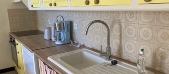 La petite maison du Couvent des Ecrevisses, sleeps 4 in the heart of Barjols