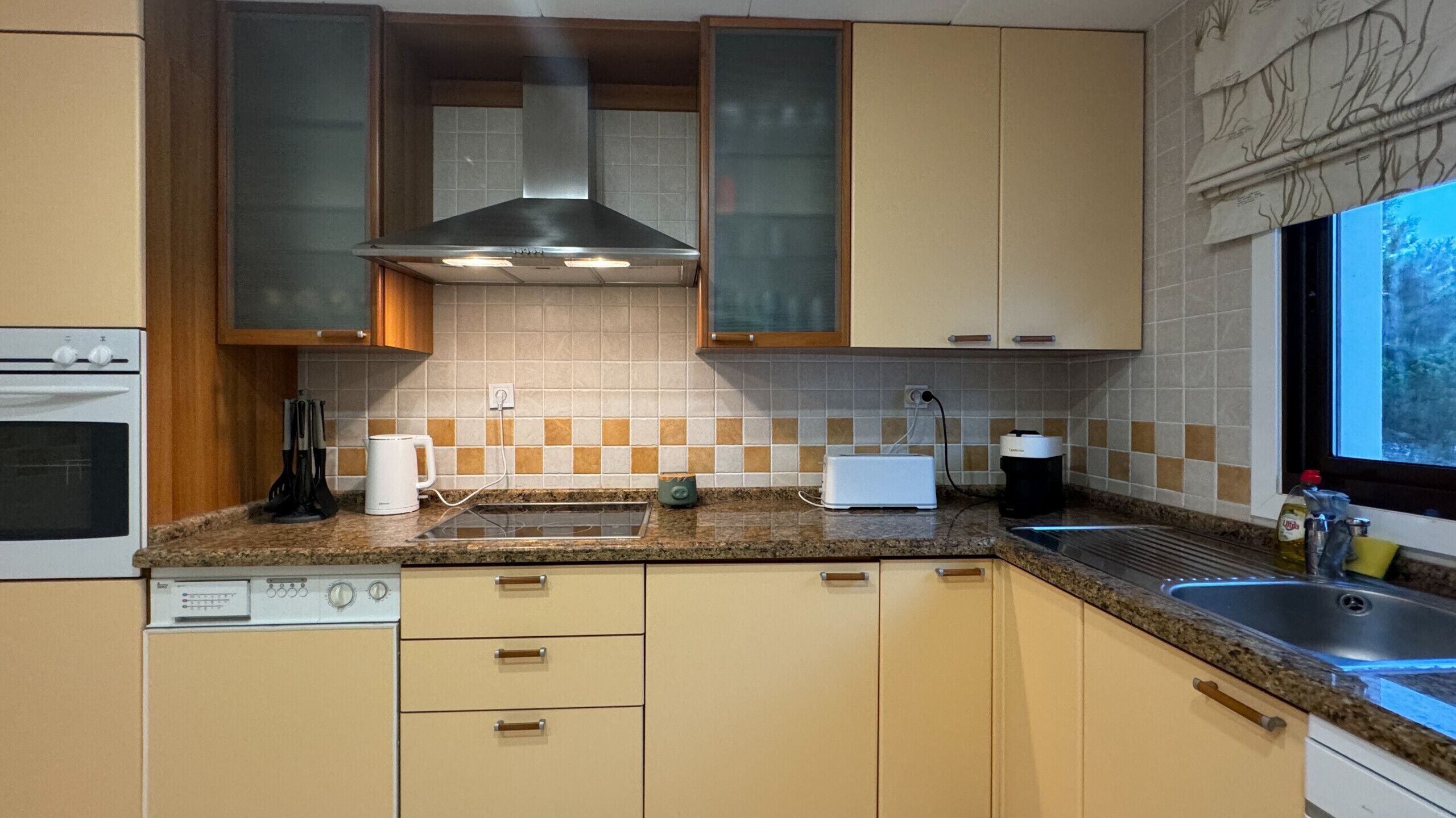 Réfrigérateur, micro-ondes, four, lave-vaisselle