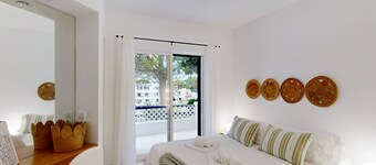 Villa 4 Bedrooms Balaia, Maria Luisa Beach