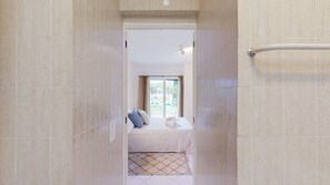 4 Schlafzimmer, Bügeleisen/Bügelbrett, kostenloses WLAN, Bettwäsche