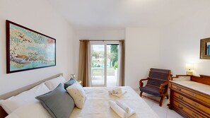 4 slaapkamers, een strijkplank/strijkijzer, gratis wifi, beddengoed