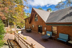 Outdoor dining - Ski Cabin Retreat -Hot Tub, Game Room, Rec Access (McGaheysville)