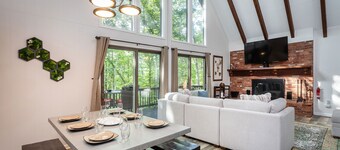 Ski Slope Views, Fireplace, Game Room & Loft Retreat