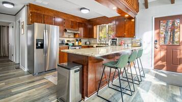 Refrigerador, microondas, horno, placa de cocina