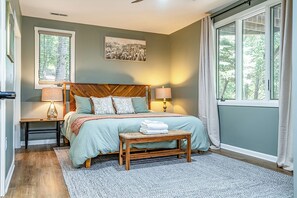 5 bedrooms, desk, iron/ironing board, WiFi