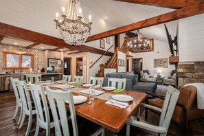 Dining - Ski Cabin-Free Rec Access-Hot Tub-Gas Fireplace! (Mc Gaheysville)