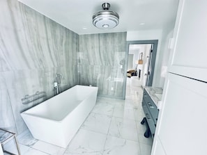 Shower, hair dryer, bidet, towels