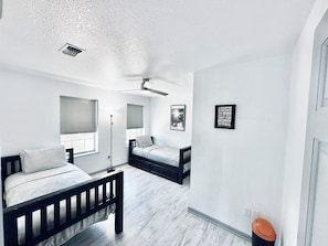 4 bedrooms, iron/ironing board, free WiFi, bed sheets