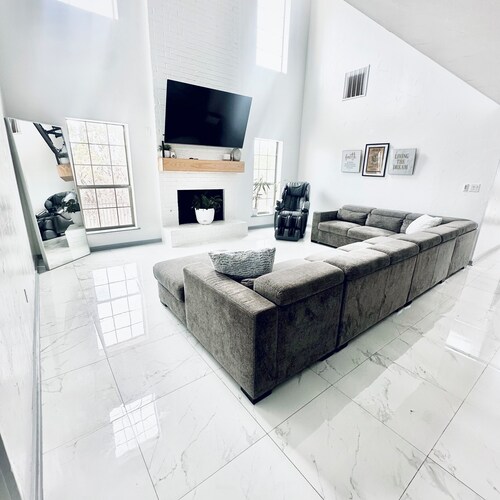 Country Oasis • 20 Acres • Pool + Gym • Sleeps 13 Near Abilene