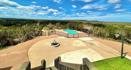 Country Oasis • 20 Acres • Pool + Gym • Sleeps 13 Near Abilene