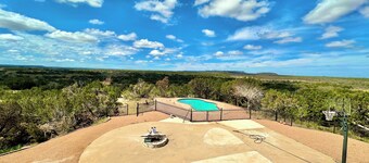 Country Oasis • 20 Acres • Pool + Gym • Sleeps 13 Near Abilene