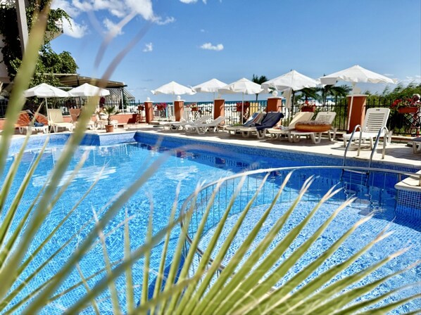 Outdoor pool - Menada * Carina Beach * Cozy studio (Sunny Beach)