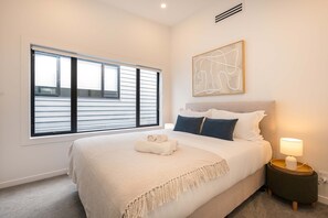 4 bedrooms, iron/ironing board, WiFi, bed sheets