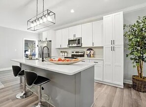 Private kitchen - This gorgeous Larchmont cozy cottage will amaze you! (Norfolk)