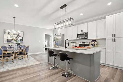 This gorgeous Larchmont cozy cottage will amaze you!