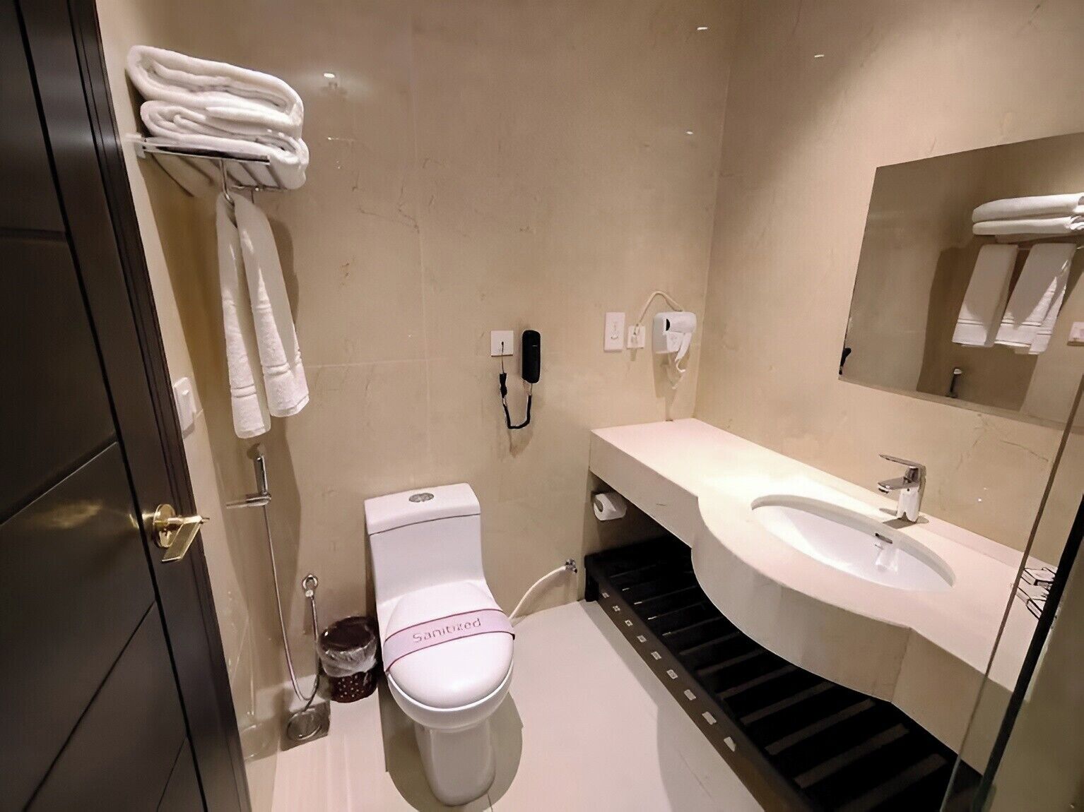 ห้องพรีเมียม, วิวภูเขา | ห้องน้ำ | ฝักบัว, ของใช้ในห้องน้ำฟรี, รองเท้าสวมภายในห้อง, ผ้าเช็ดตัว