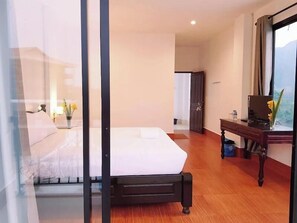 Standard Double Room, Garden View | Desk, free WiFi