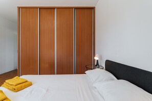 4 chambres, fer et planche à repasser, Wi-Fi, literie fournie