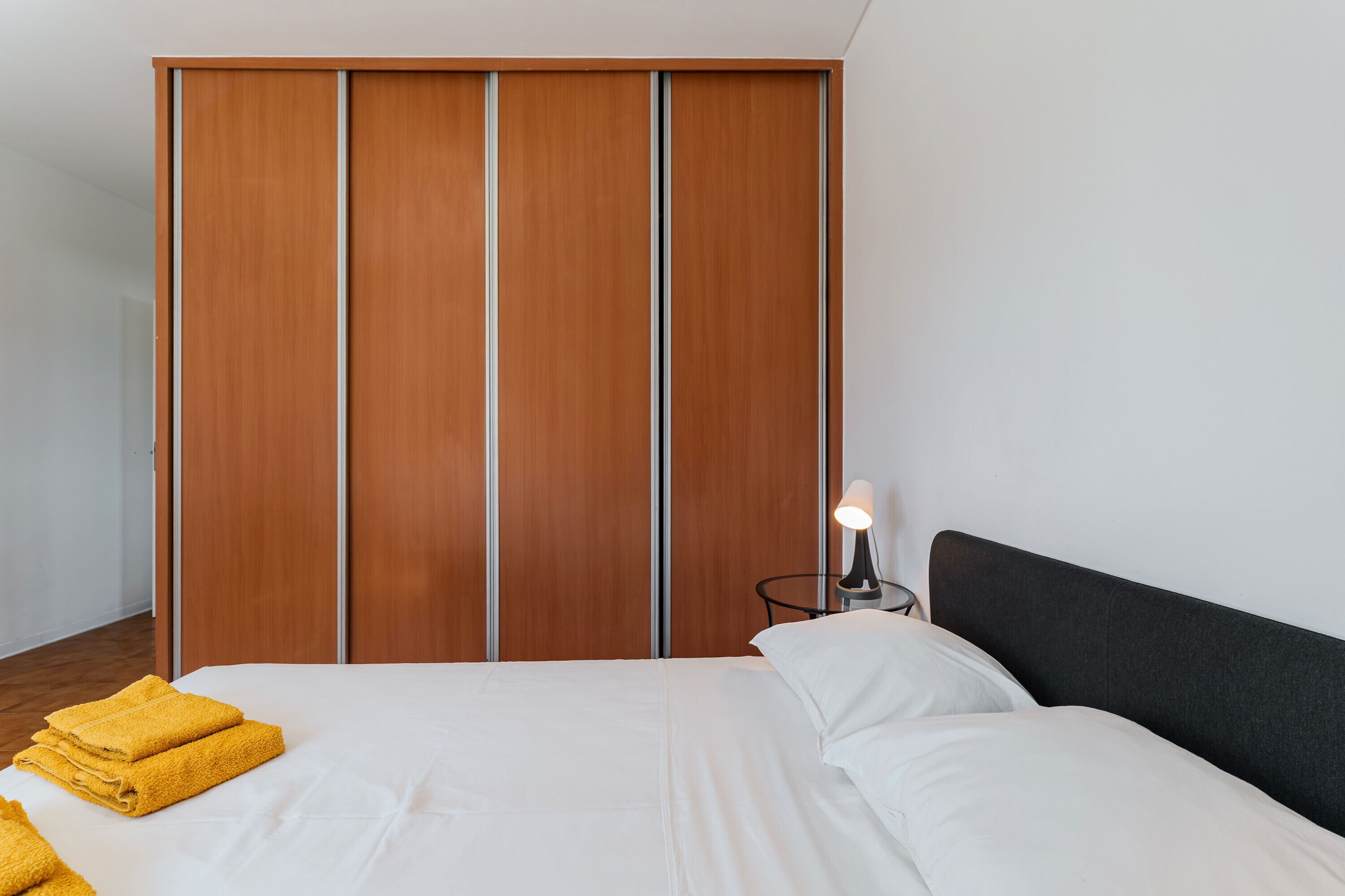 4 quartos, ferros/tábuas de passar roupa, Wi-Fi, roupa de cama