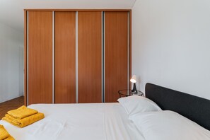 4 makuuhuonetta, silitysrauta/-lauta, Wi-Fi, vuodevaatteet