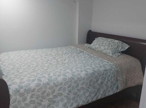 2 bedrooms, iron/ironing board, Internet