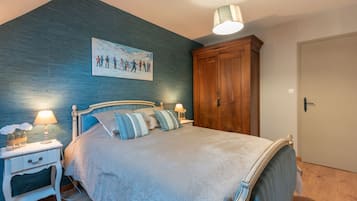2 bedrooms, iron/ironing board, WiFi