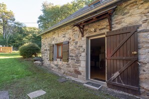 Exterior detail - Gîte in Foraine Barn – Stream with Mountain View, Private Terrace and Wi-Fi (Artalens-Souin)