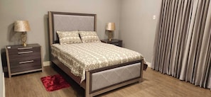 4 habitaciones, tabla de planchar con plancha, wifi y ropa de cama