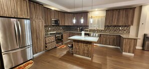 Microondas, horno, placa de cocina