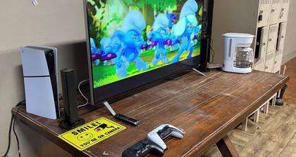 Charming Lodge in Bryson Tx with AC