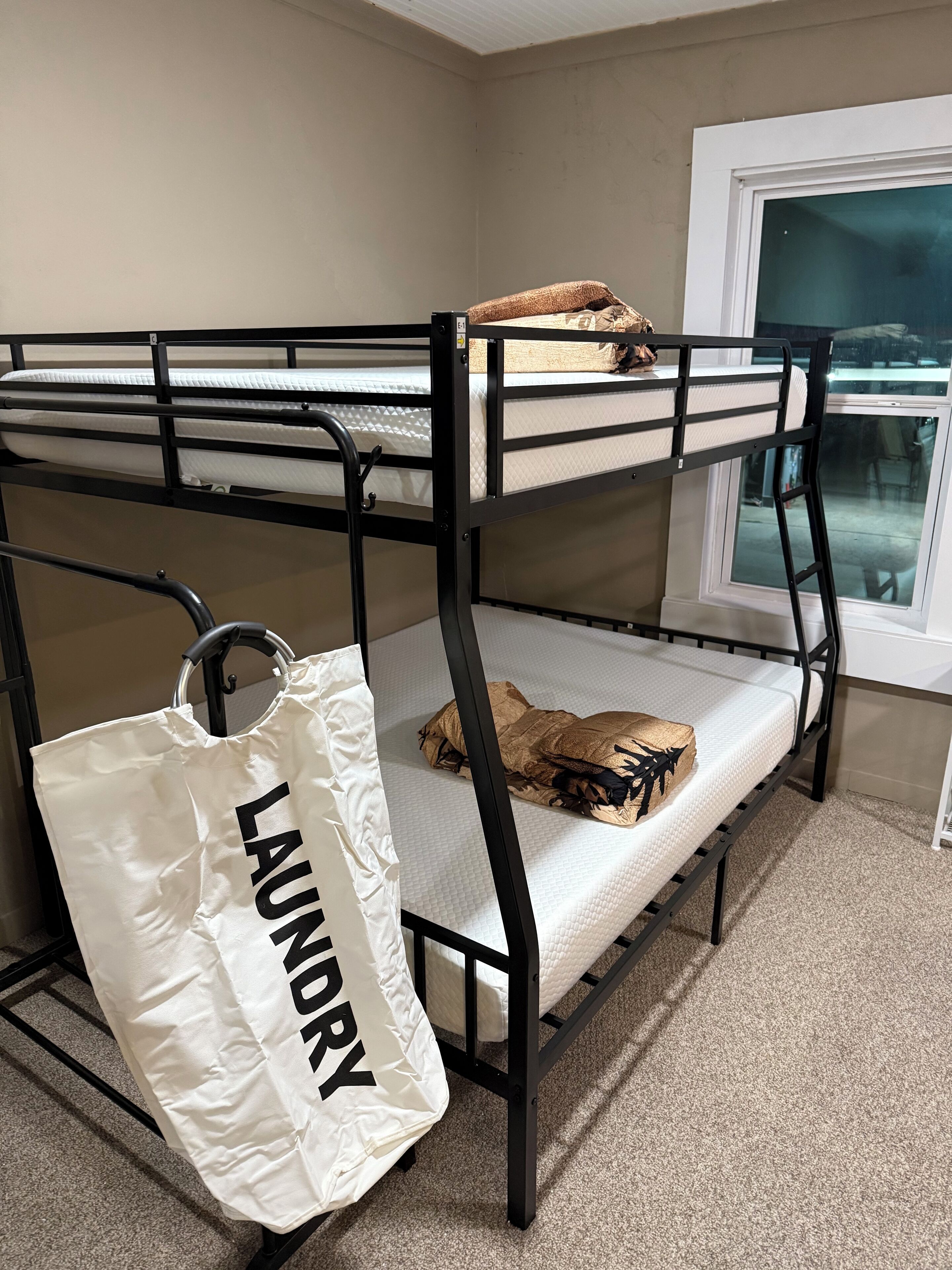 1 bedroom, desk, free WiFi, bed sheets